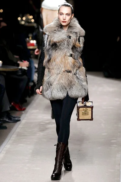 Look 16